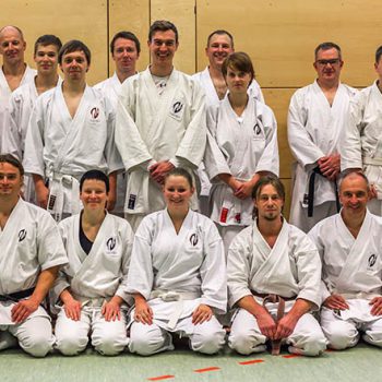 Gruppenfoto aller Teilnehmer des Karate Seminars mit Olaf Krey in Fulda.