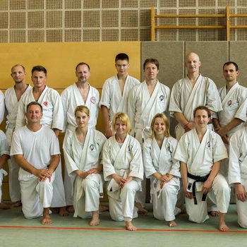 Gruppenfoto aller Teilnehmer des Karate Seminars mit Olaf Krey in Fulda.