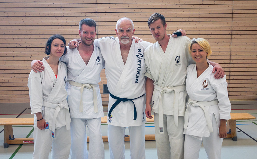 Karate Historiker Patrick McCarthy mit Mathias Schäfer und Vanessa Rüffer vom Karate und Koryu Uchinadi Dojo in Fulda.