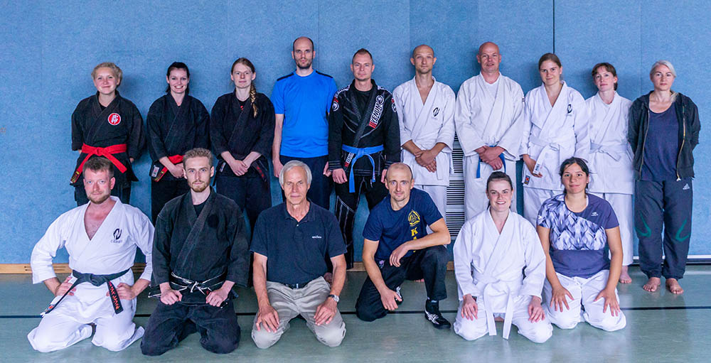 Gruppenfoto aller Teilnehmer des Kampfsport Seminars in Fulda.